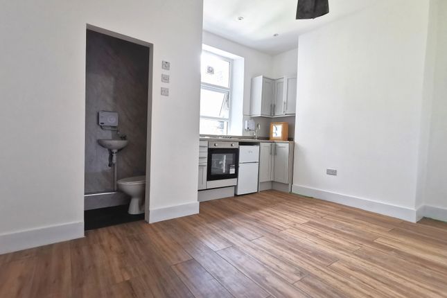 Flat 2, 65 Salusbury Road, Queens park photo 2