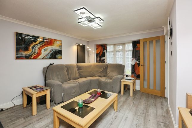54, Hawkhurst Close, Southampton photo 2