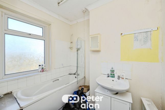 38, Moorlands, Neath photo 4