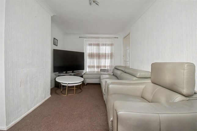 13, Kingsthorpe Avenue, Corby photo 2