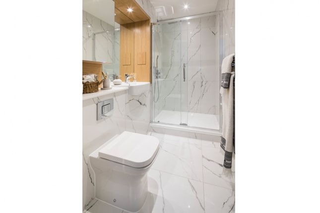 Flat for sale in Hayes, Greater London
