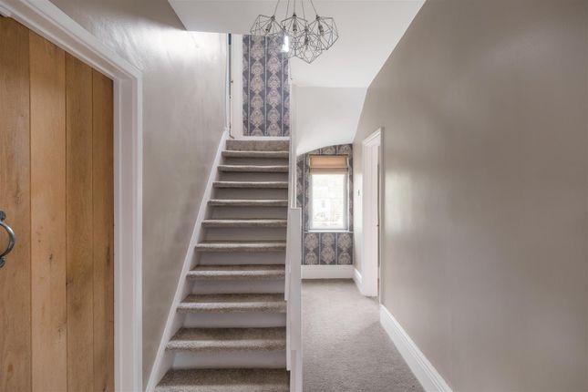 51, Smithy Wood Crescent, Sheffield photo 3