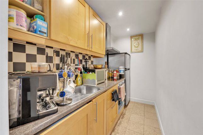 Flat 3, 64, Sutherland Avenue, London photo 4