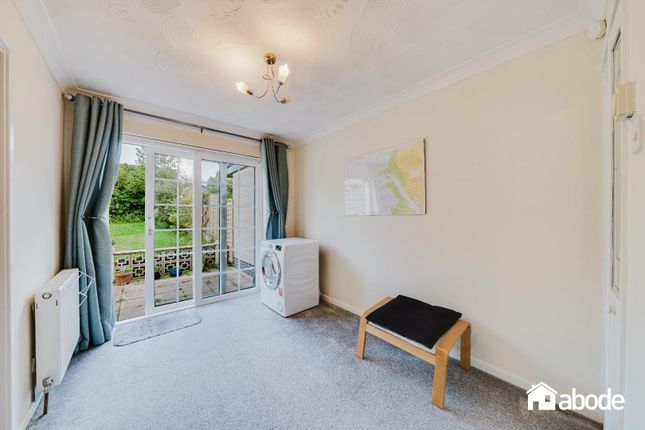 24, The Roundway, Hightown photo 4