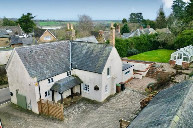 4-bed house on The Old Forge House, High Street, Northampton, £390,000