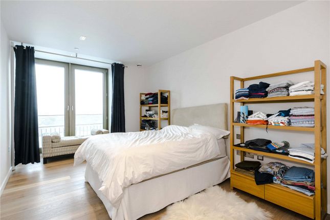 Flat for sale in Canal Reach, London