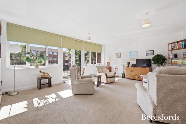 Flat 3, Riviera Court, 17, Hall Lane, Upminster photo 3