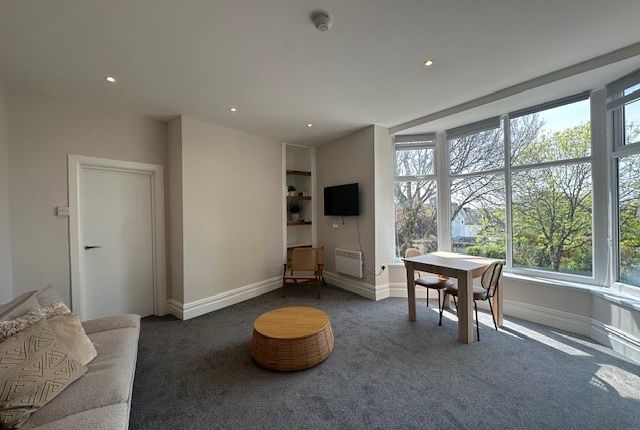 Flat to rent in Archer Road, Penarth