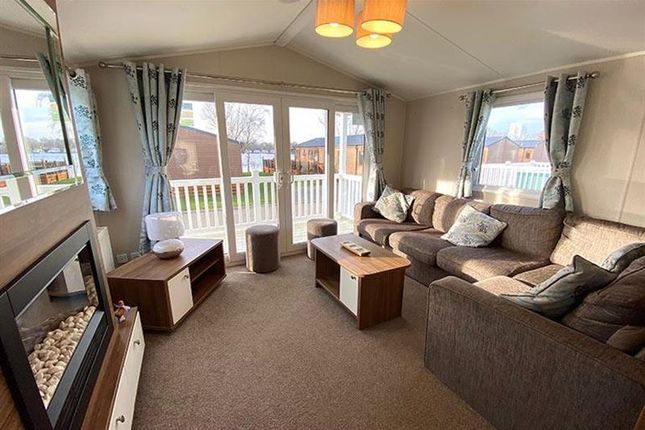 Thumbnail Mobile/park home for sale in Sleaford Road, Tattershall, Lincoln