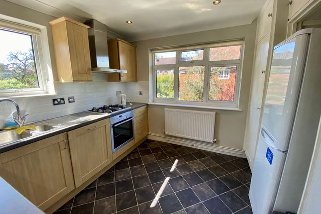 14 Hereford Close, Epsom photo 2