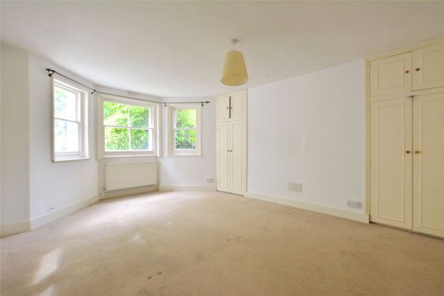 Flat to rent in St Johns Park, Blackheath, London