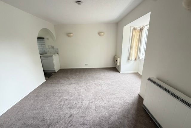 Flat 2 Albany House , Saxon Close, Surbiton photo 3