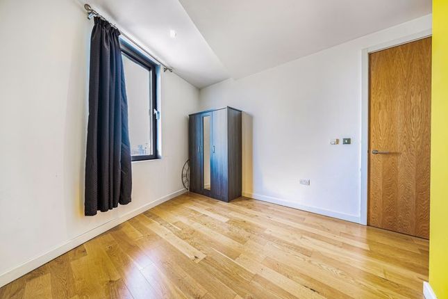 Flat to rent in Altyre Road, Croydon