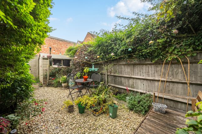 10, Mead Cottages, Godalming photo 3