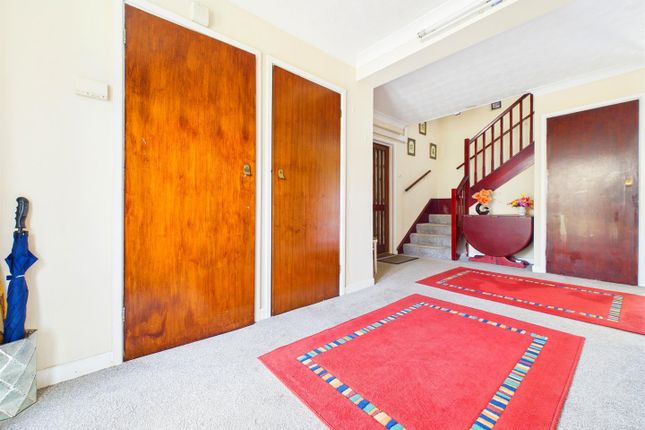 FLAT, 3 Llantygwyn, Thomas Street., Caerphilly photo 3
