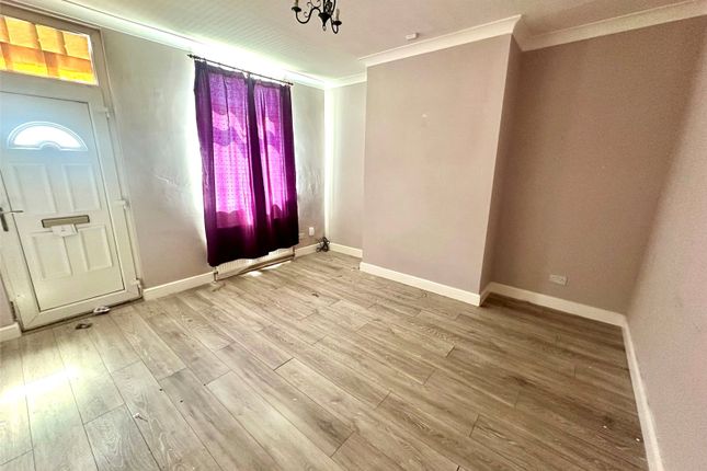 109, Weeland Road, Wakefield photo 2
