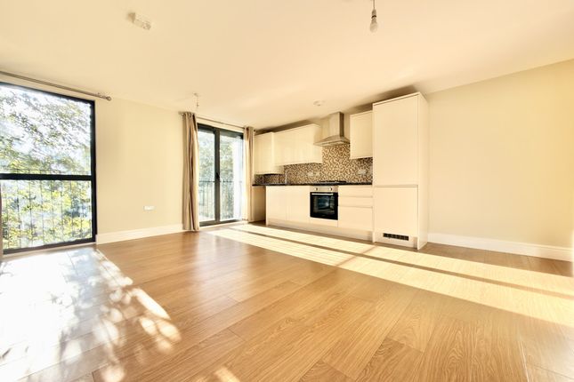 Flat 504, Charter House 450, High Road, Ilford photo 3