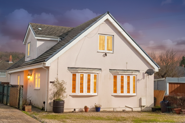 135, Heol Cae Gurwen, Ammanford photo 3