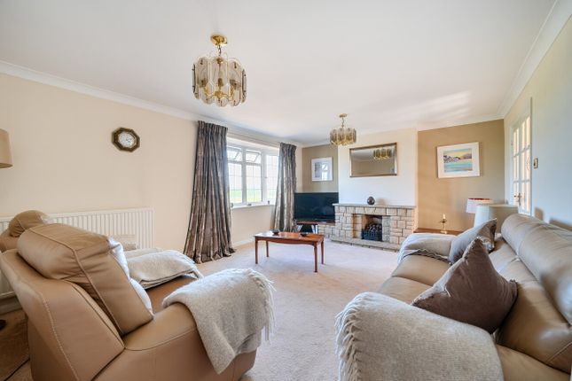 20, Biddel Springs, Swindon photo 3