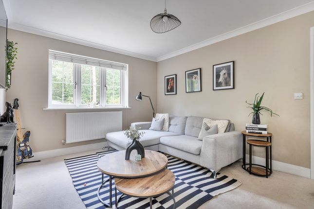 23, Thornycroft Avenue, Camberley photo 4