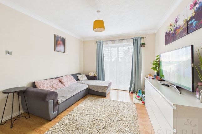 Leicester Court, Newbury Road, Crawley photo 3
