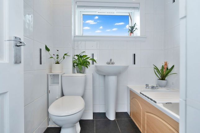 14, Gordon Avenue, Bonnyrigg, EH19 photo 4
