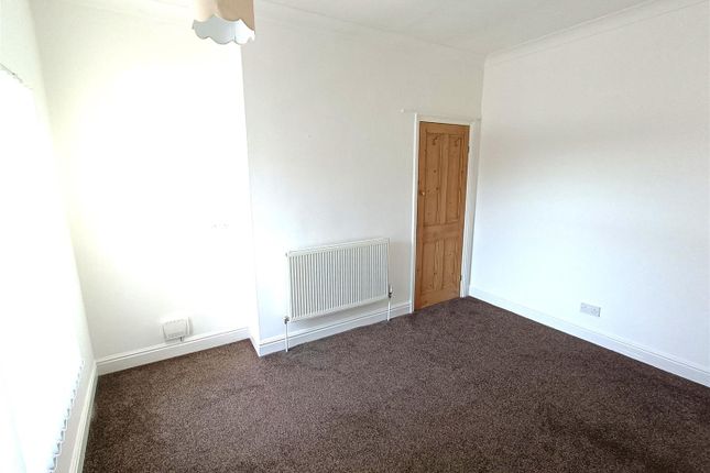 82, Leads Road, Hull photo 5
