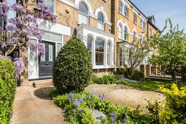 Thumbnail Terraced house for sale in Queens Drive, London
