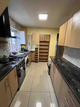 Detached house to rent in Derwent Drive, Hayes