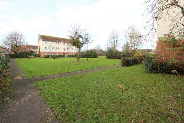 Flat for sale in Meadow Road, Langley, Slough