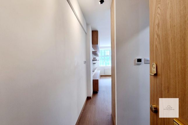 Studio to rent in Woburn Place, London