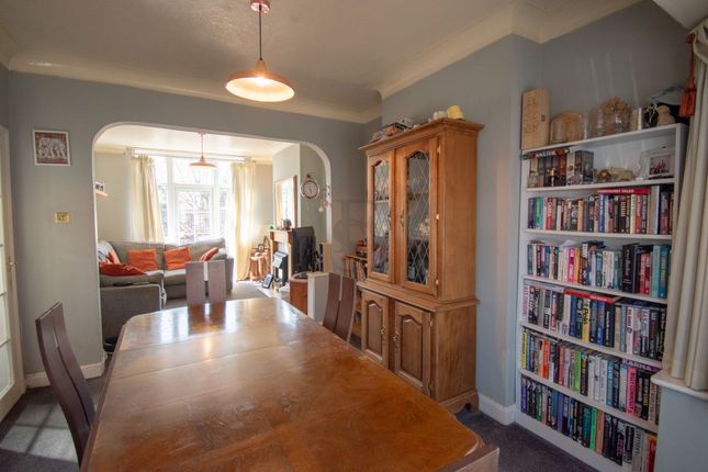 35 Hathaway Avenue, Leicester photo 2