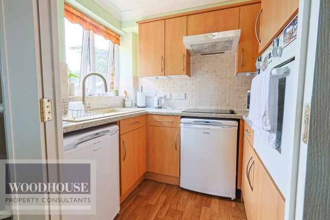 Flat 39, Cliff Richard Court, High Street, Cheshunt photo 5