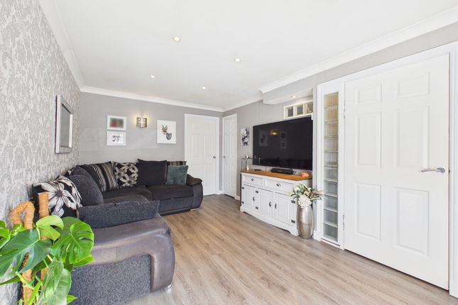 10 Ardargie Drive, Glasgow photo 3
