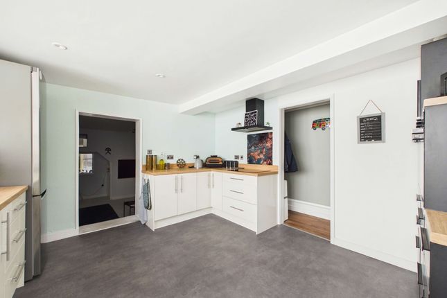 34 St. Annes Road, Torquay photo 3