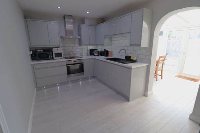 419a, Arterial Road, Leigh-on-Sea photo 2