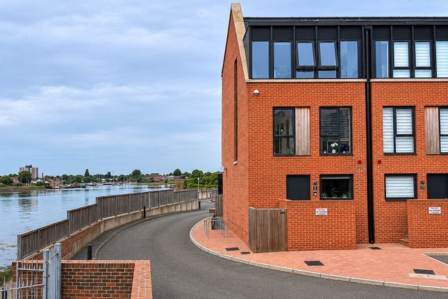 3-bed house on 12, Searle Drive, Gosport, £375,000
