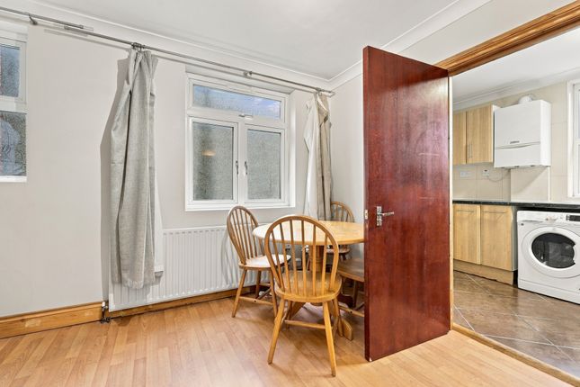 First Floor Flat, Tooting Bec Road, London SW17 8BW, London photo 3