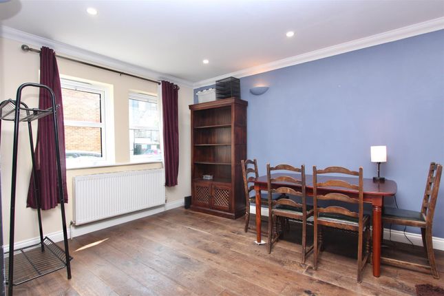 7, Pegasus Close, London photo 4