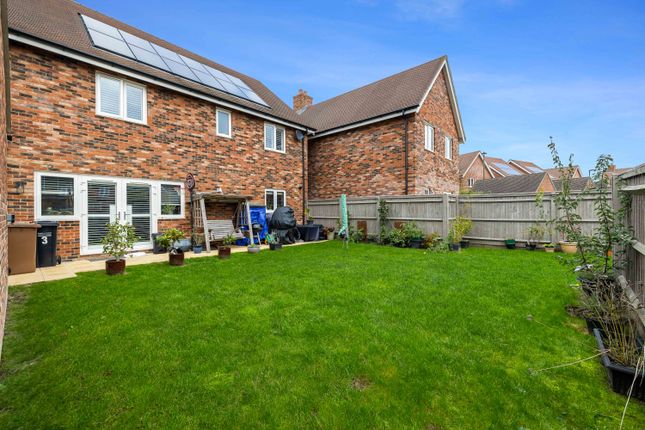 4-bed house on The Vel, 3 Drewell Close, Horley, £650,000