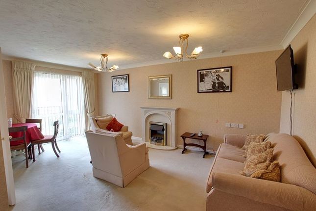 25 Regal Court, Bythesea Road, Trowbridge photo 4