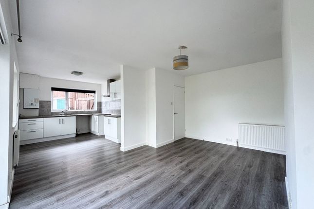 5, Brookside Close, Loughborough photo 2