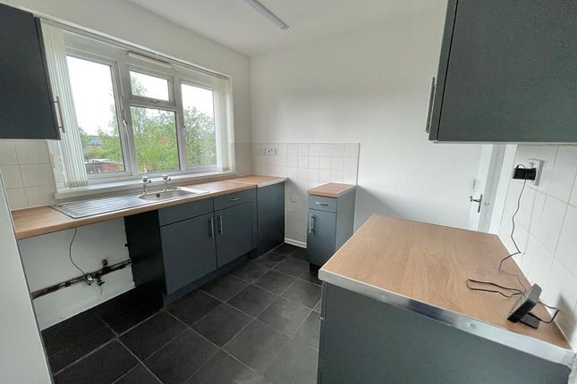 27, Durham Road, Wednesbury photo 3