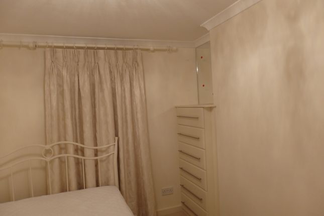 Flat to rent in Maitland St, Whitchurch, Cardiff