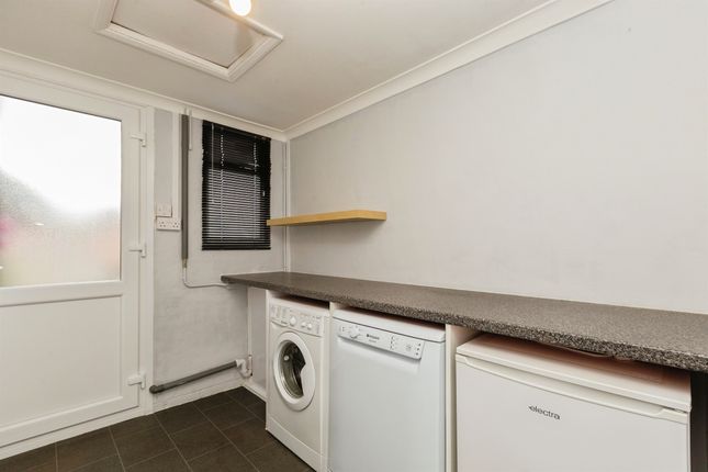 7, Grenville Close, Slough photo 4