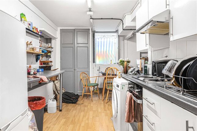 Flat for sale in New Inn Yard, London