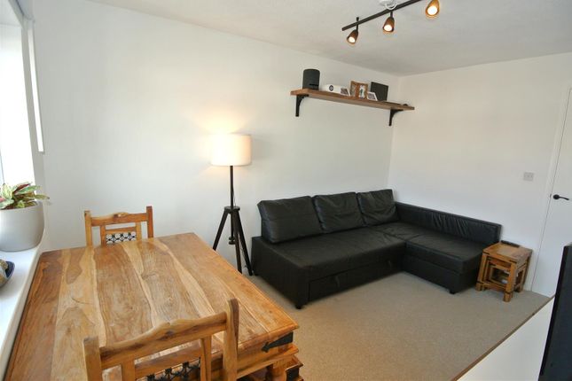 Larksfield, Egham photo 4