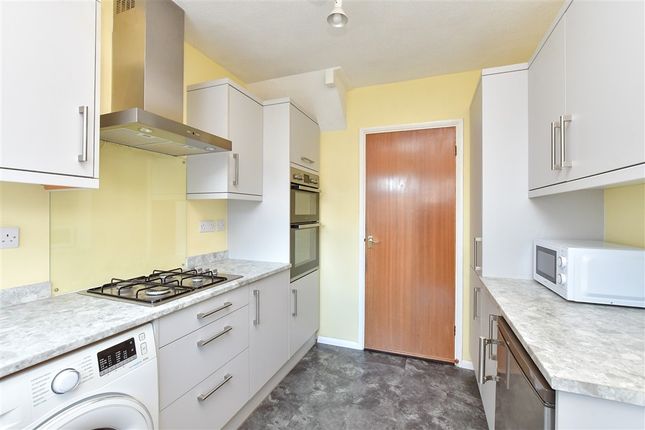Wentworth Drive Rainham, Gillingham photo 2