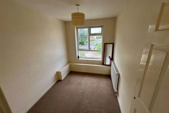 5 Downley Court, Grays Lane, High Wycombe photo 4