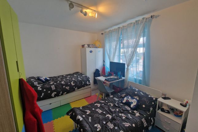 74, ST. ALBANS photo 4